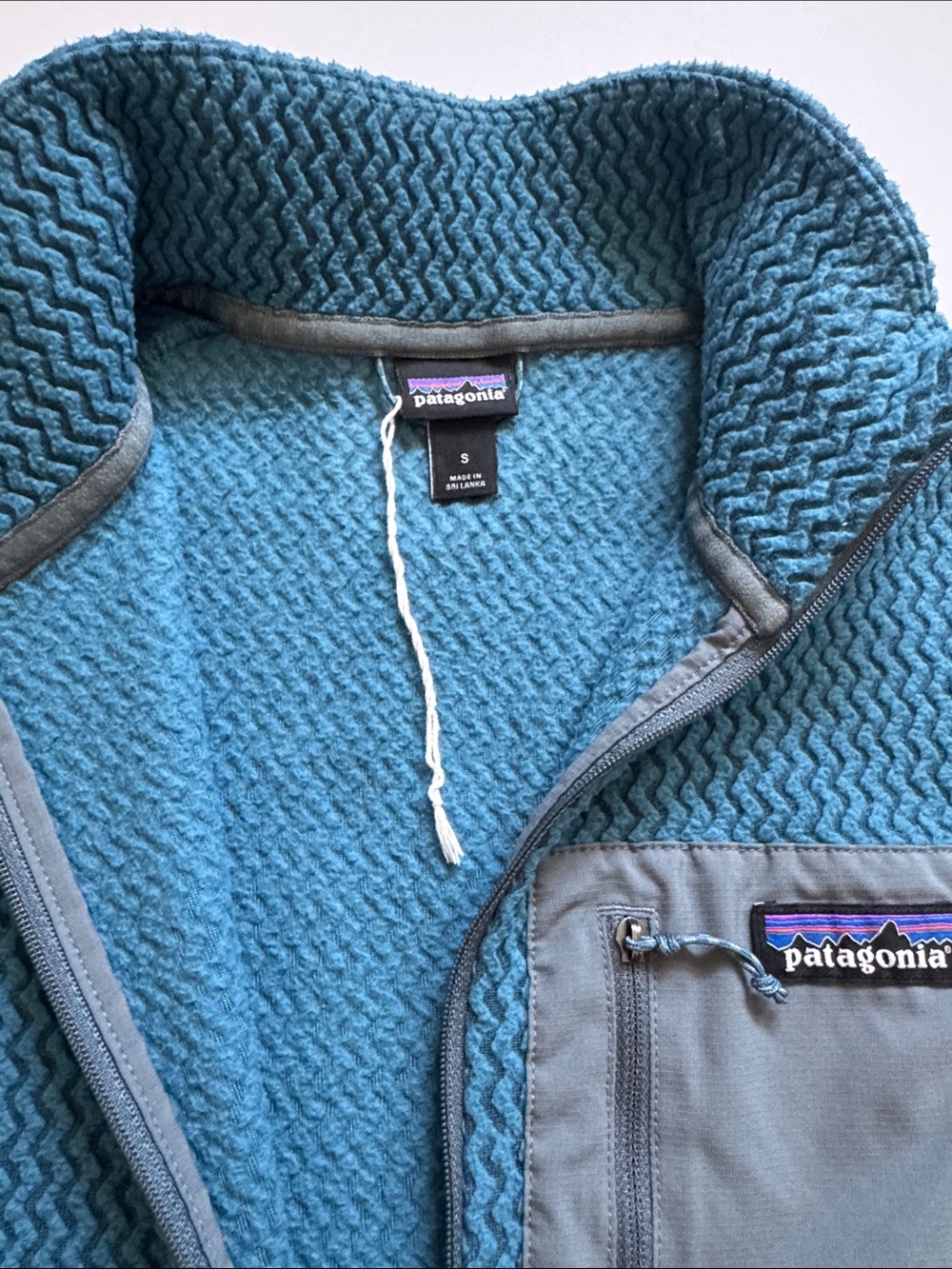 Patagonia Men’s R1 Air Zip Neck Technical Fleece Sweater Size S Blue